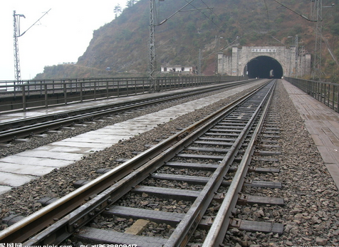 成兰铁路最新动态，铁路建设点燃希望与梦想之火