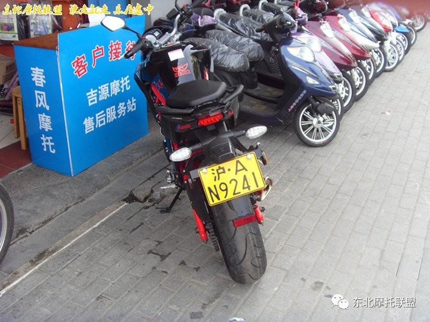 央视揭秘，摩托车牌背后的秘密与神秘小巷小店曝光