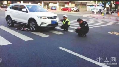 女童被压车底获紧急救援，小巷特色小店探秘之旅