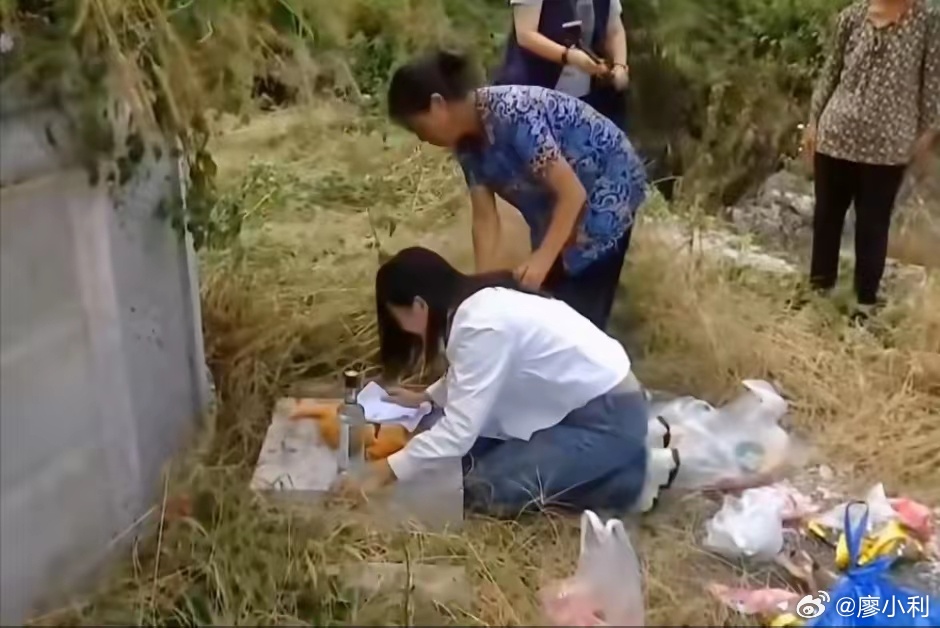 被拐女孩坟前发誓讨回公道，勇气与成长的励志故事