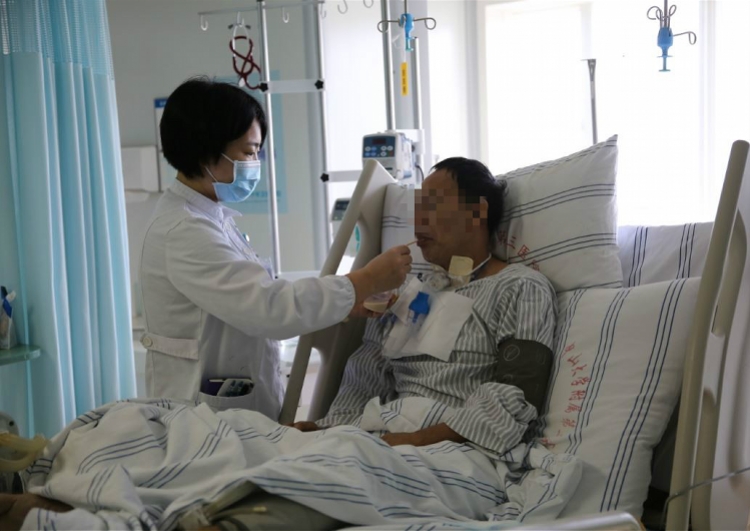 高中生猝死事件引发关注，母亲质疑抢救不力，真相待揭晓