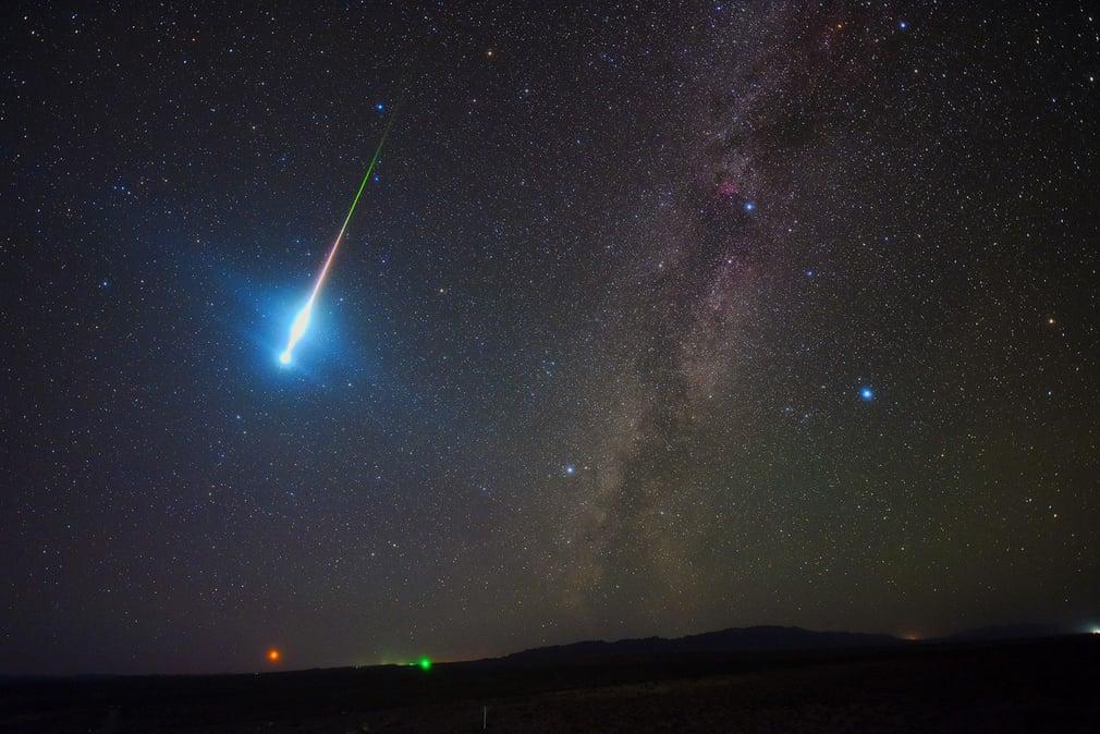 科技之眼揭秘宇宙神秘面纱，广州天文爱好者拍到罕见彗星，一窥六万年一遇的天文奇观！