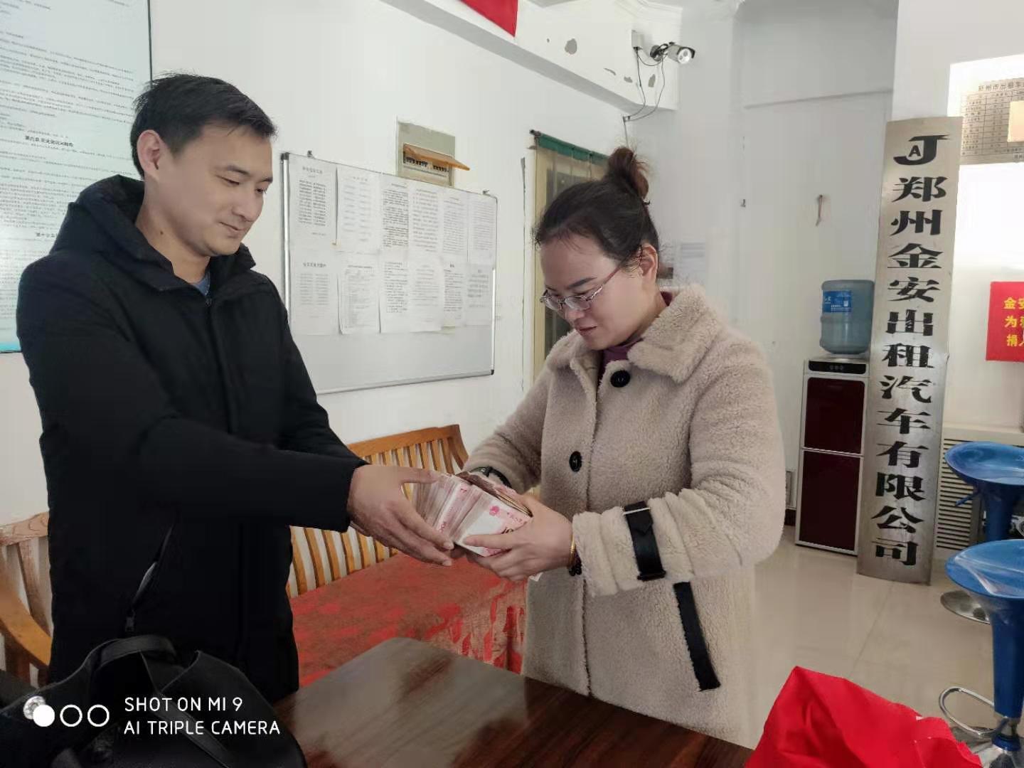 女子打车送包裹引发警惕，的哥报警成功保住6万，事件解析与应对指南