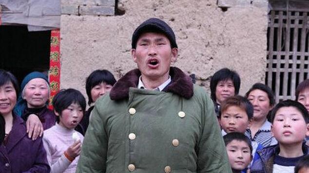 男生食堂买饭遭多次无视与驱赶事件，多元视角解读背后的原因