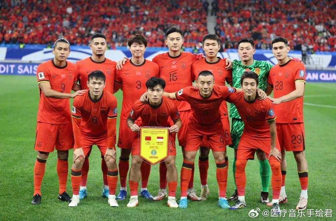 中国男足三连败后的暖心日常，逆境中的温情与坚持