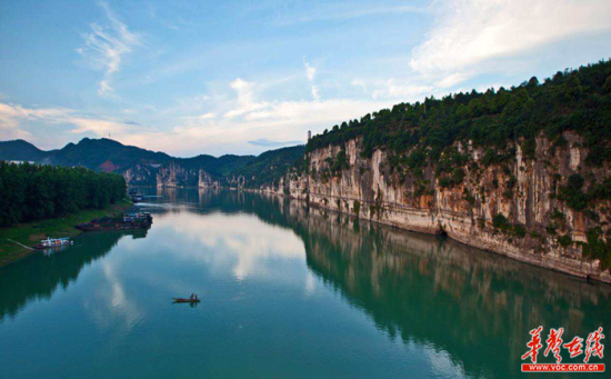 最新湘西新闻头条，探索自然美景，寻找内心平和乐园的旅行