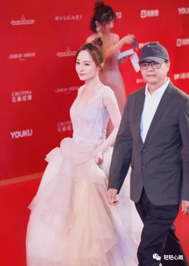姚笛最新图片惊艳亮相，优雅气质征服全场！
