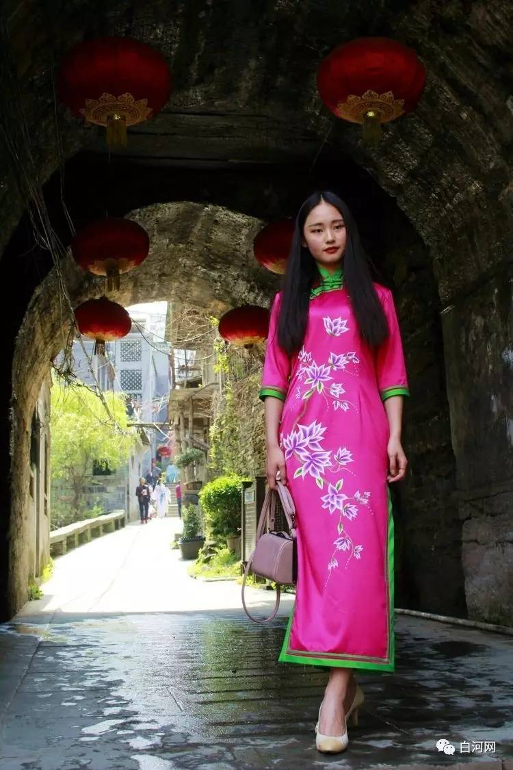 最新旗袍，与自然美景的浪漫邂逅之旅