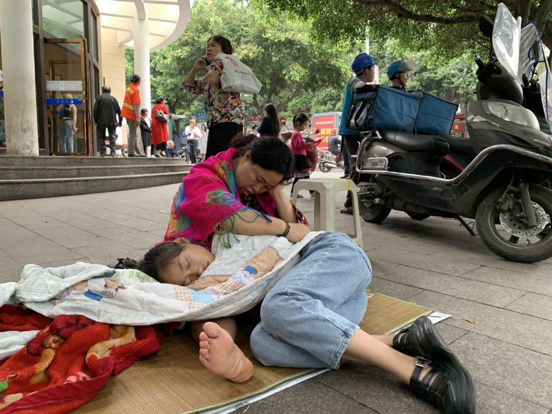 长宁地震最新动态与小巷深处的独特风情美食探索