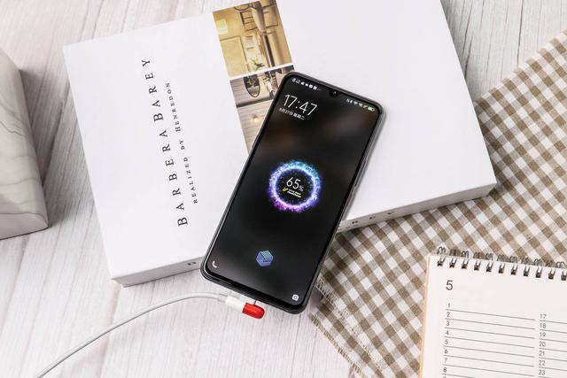探秘小巷中的宝藏，OPPO手机最新款——科技与美学的完美交融
