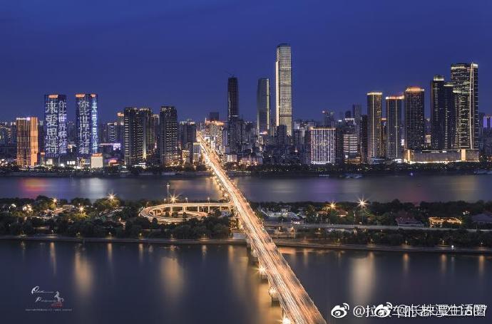 长沙繁华脉搏跃动，最新动态一览无余！