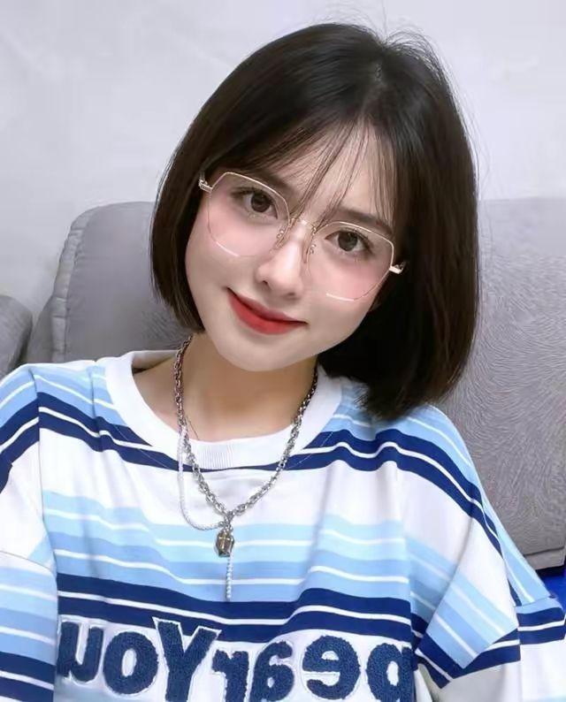 最新中短发发型图片女大全，时尚潮流发型欣赏