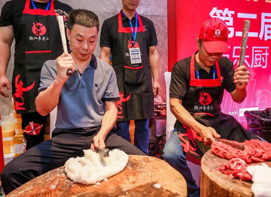 铁拳无敌陈扬最新更新，小巷美食天堂揭秘
