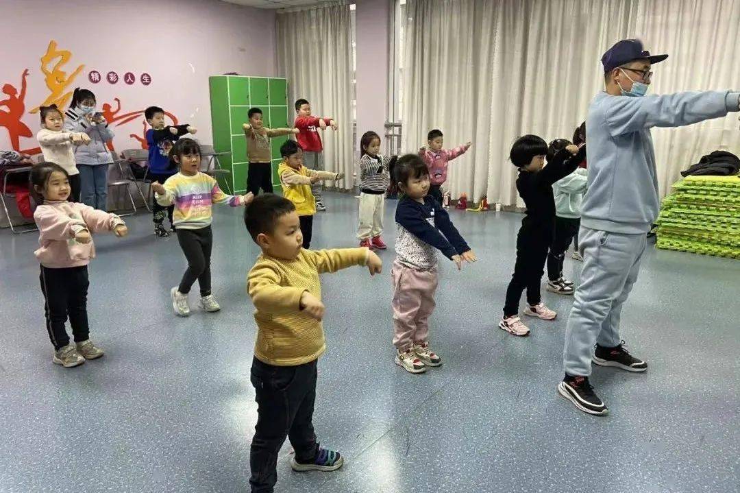 闪步最新动态，引领未来步伐，加速前行进展