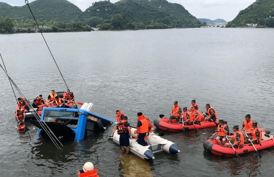 安顺坠河事件最新进展，自然美景下的探索之旅遭遇变故