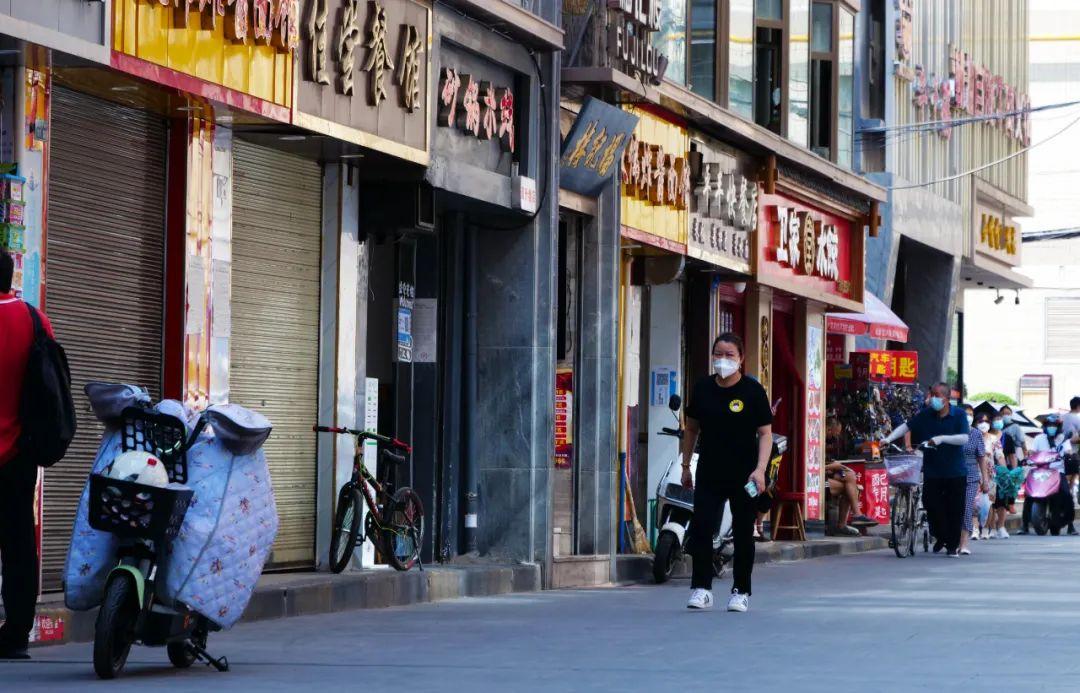 时尚眼镜新潮流揭秘，小巷中的秘密乐园风采