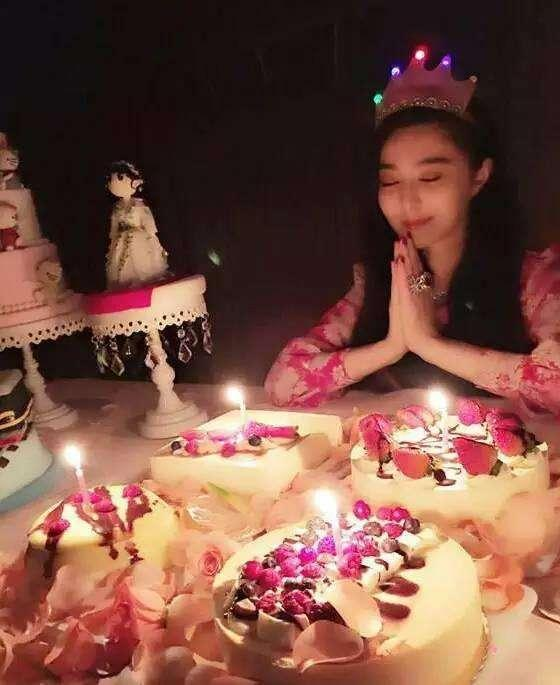 明星生日图片揭秘，小巷深处的星光小店庆典时刻