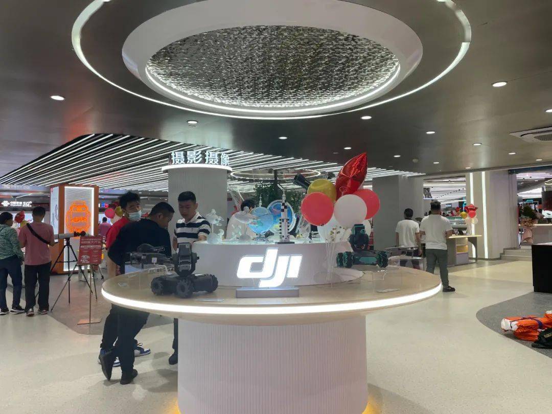 今日海峡最新一期，科技魅力展现未来生活的高科技产品盛宴