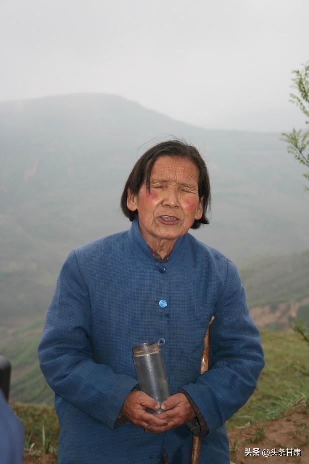 最新民谣，时代之声，情感之韵的流行旋律