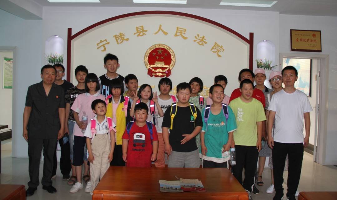 教育新政下的独特小巷探索之旅，遇见特色小店